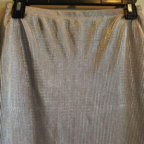 H&M Womens Long Metallic Pleated Skirt with Side Slit Size 8 - Picture 5 of 9